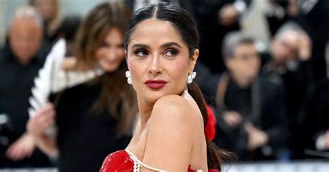 salam hayek naked|Salma Hayek sends fans into frenzy with string of saucy naked。